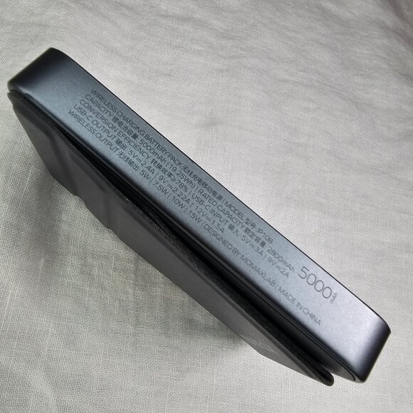 Momax Q.Mag Power 8 5000 mAh Magnetic Power Bank Portable Wireless USB-C Charger - Picture 5 of 9